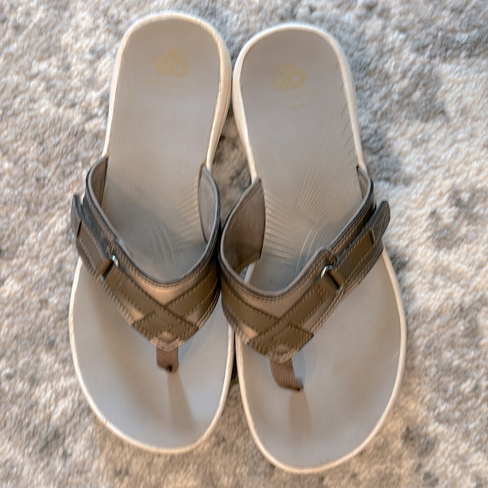 Clark’s Cloudstepper Sandals Sz 9 Pewter Gray